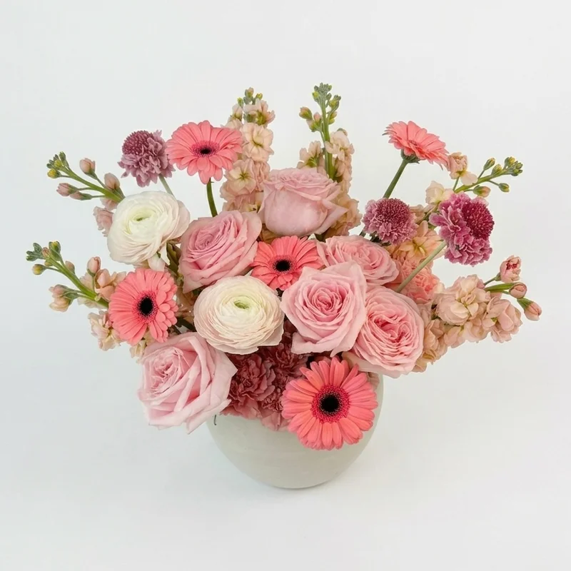 Modern Fairytale - Premium flower arrangement | Gemma Flowers